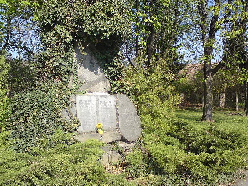 Pomník obětem války