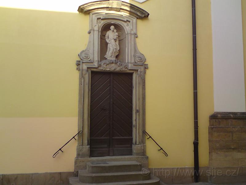 Panna Maria nad vchodem