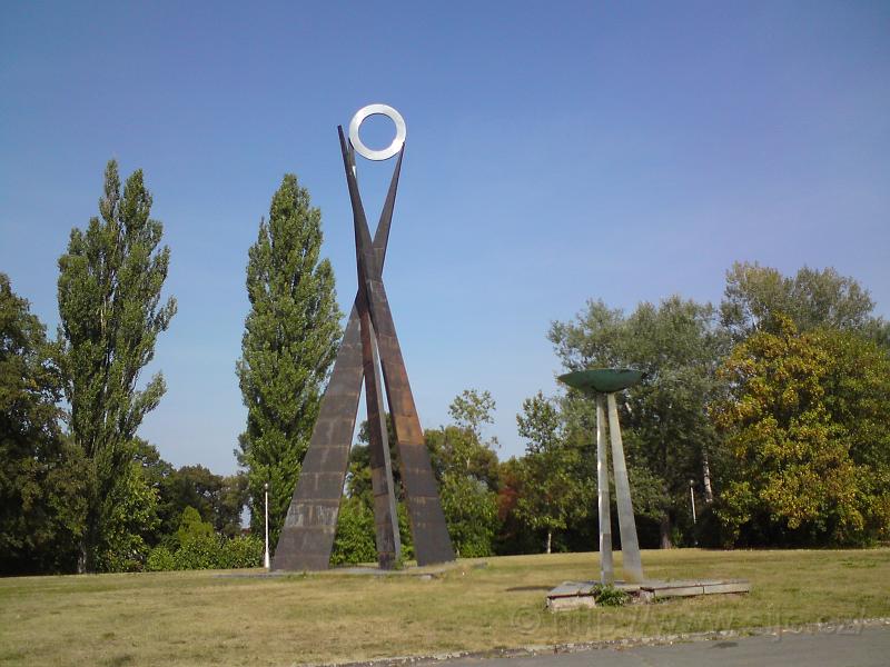 Plastika před stadionem