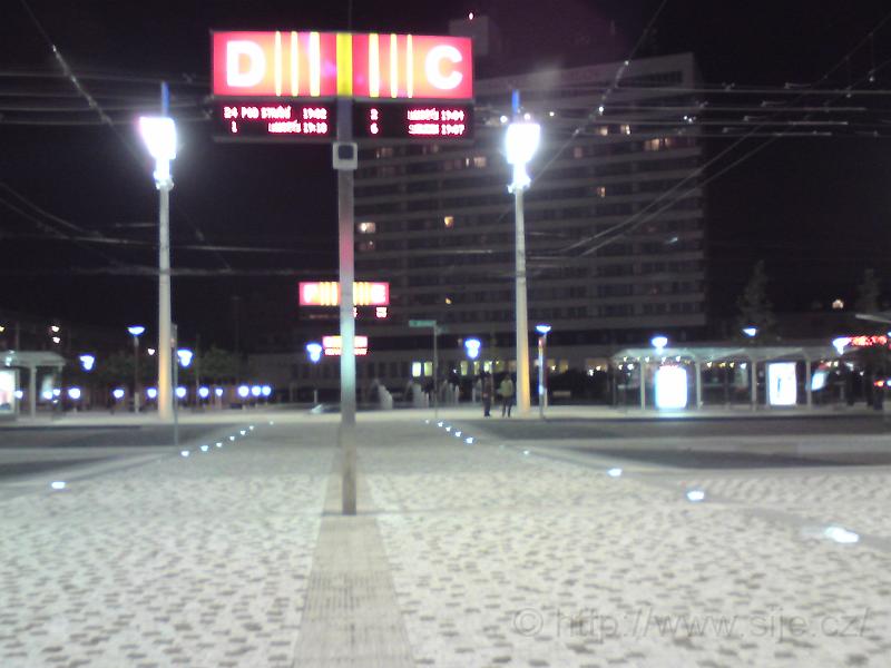 Před hlavním nádražím