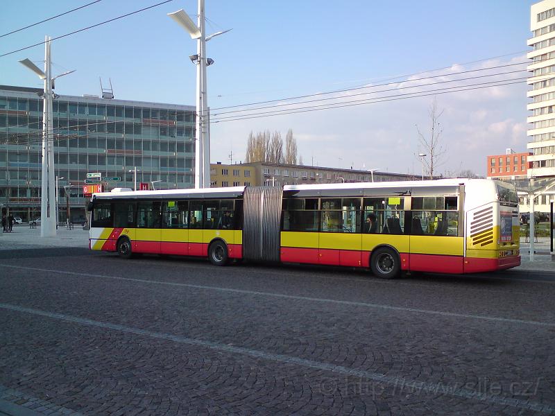 Kloubový autobus MHD