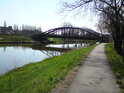 Železniční most přes Labe na trati Hradec Králové - Týniště nad Orlicí.