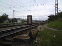 Výhybka na přímo postavená ze směru Pardubice, v pozadí hlavní nádraží.