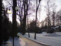 Lampa Sluncem osvětlená v Jiráskových sadech.